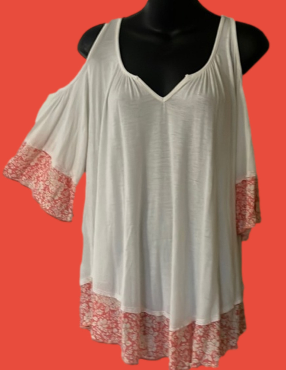 SUPER cute 143 Story cold shoulder top L